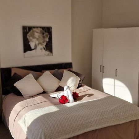 לונדון Cultural Epicenter, 4 Bedroom, More To Do Than You Can Do! מראה חיצוני תמונה